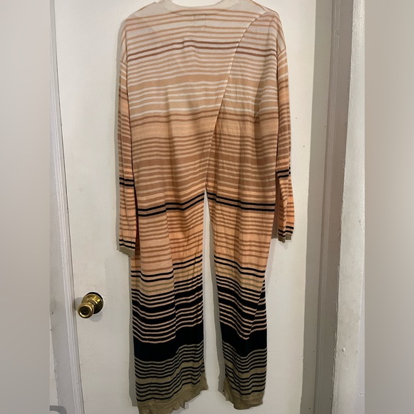 Cardigan, that splits up the back from, “NY & CO.” - Picture 2 of 2
